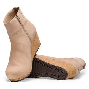 Birkenstock Ebba Suede Boot in Sandcastle,very good condition,size 39 (8.5/9 US)